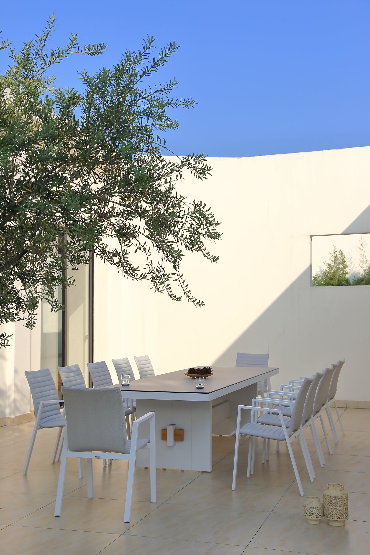 Washington Bridge 240x100cm | Outdoor Dining Table | White Ceramic Glass & Aluminium