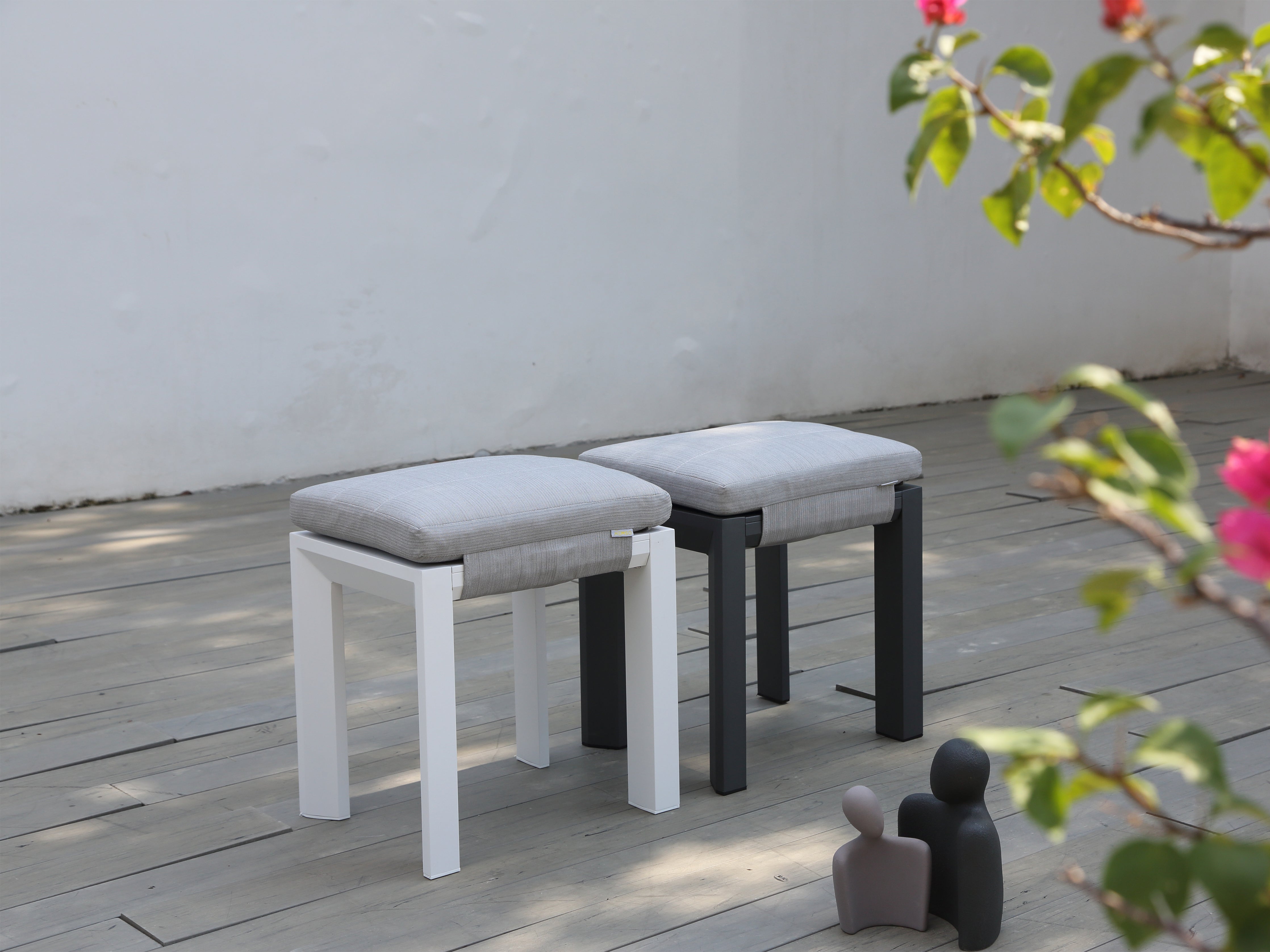 Berlin Outdoor Bench | White Aluminium | 46x46m