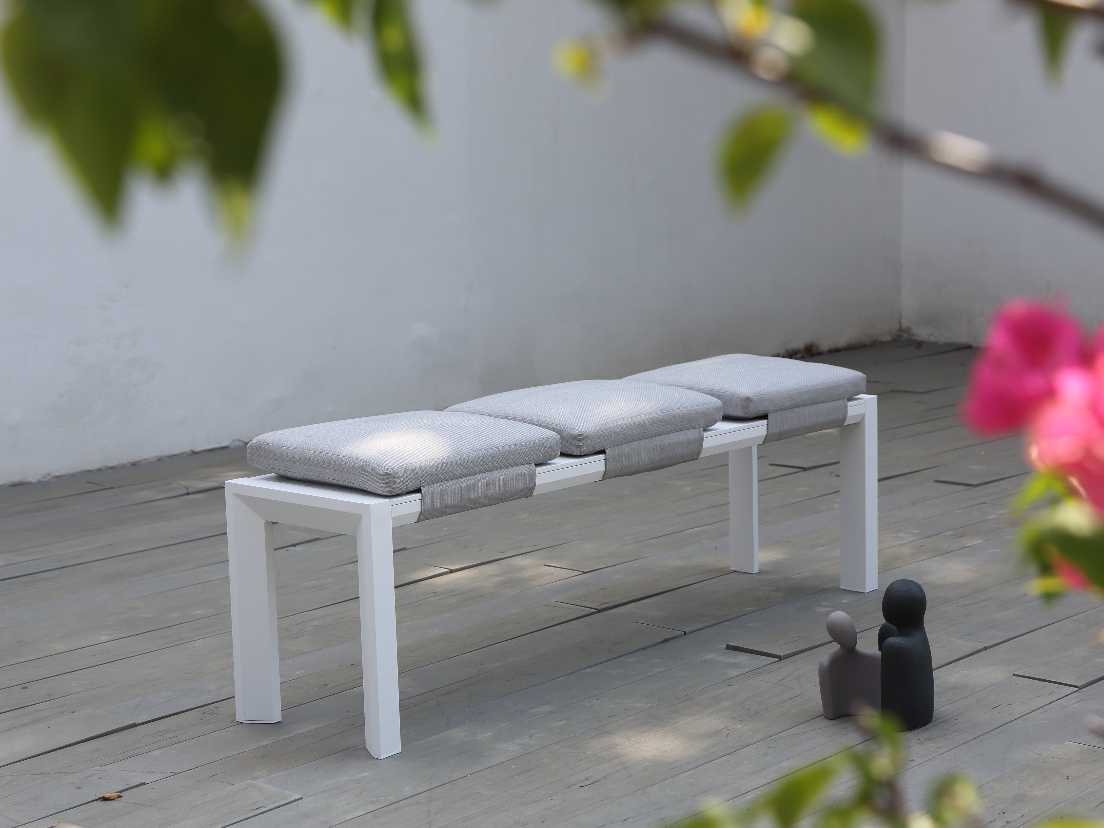 Berlin Outdoor Bench | White Aluminium | 46x46m
