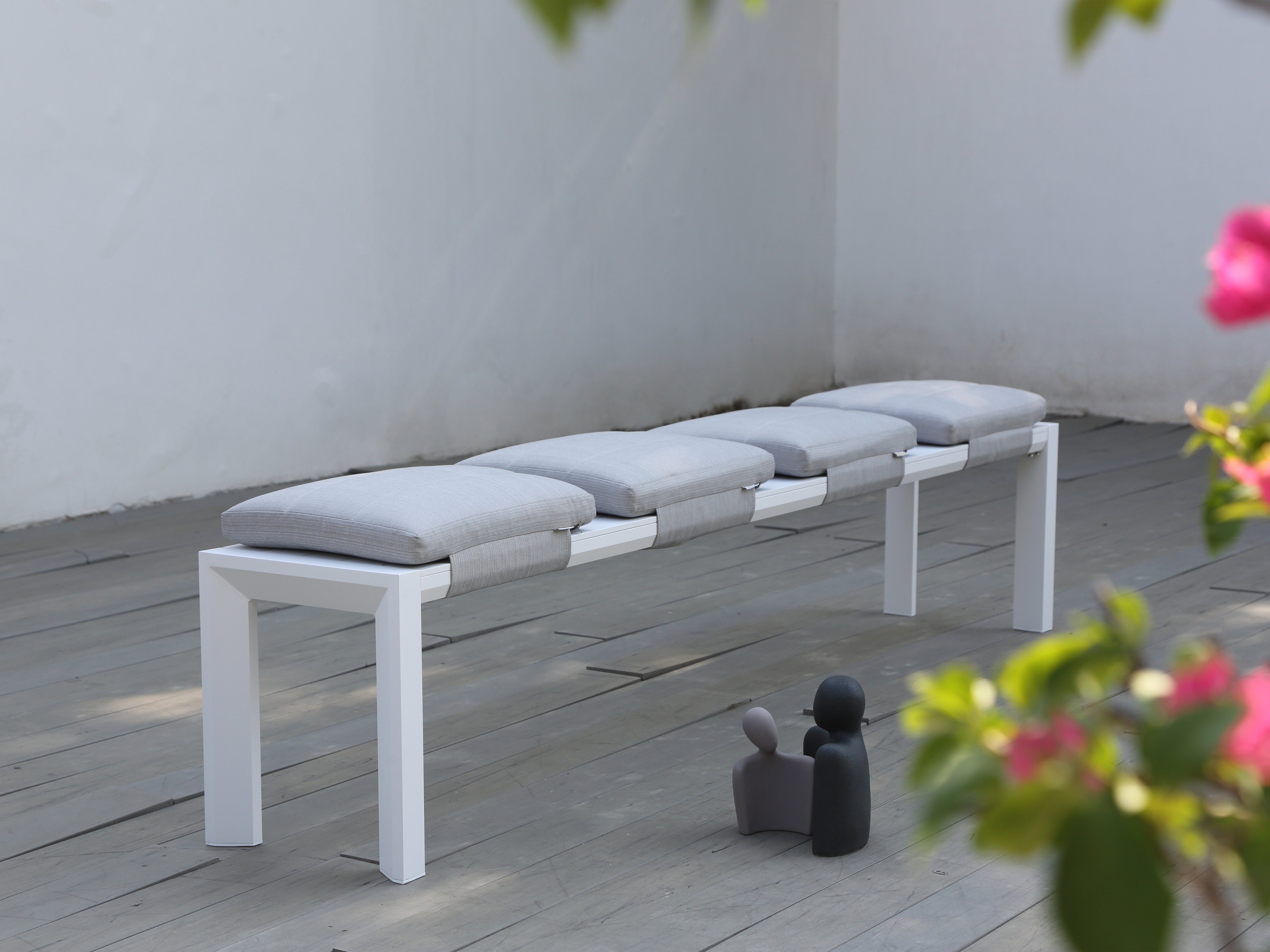 Berlin Outdoor Bench | White Aluminium | 46x46m