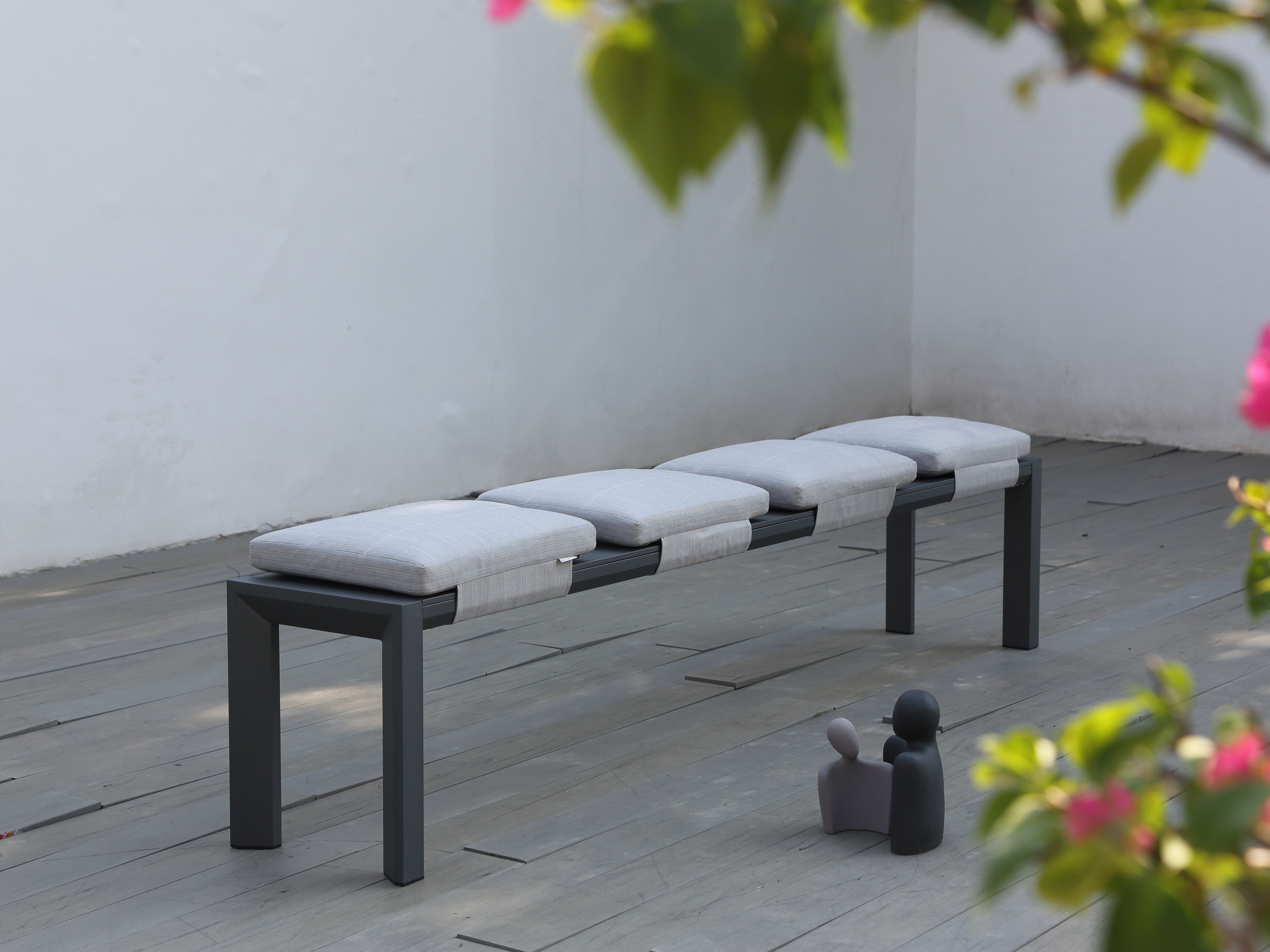 Berlin Outdoor Bench | White Aluminium | 46x46m