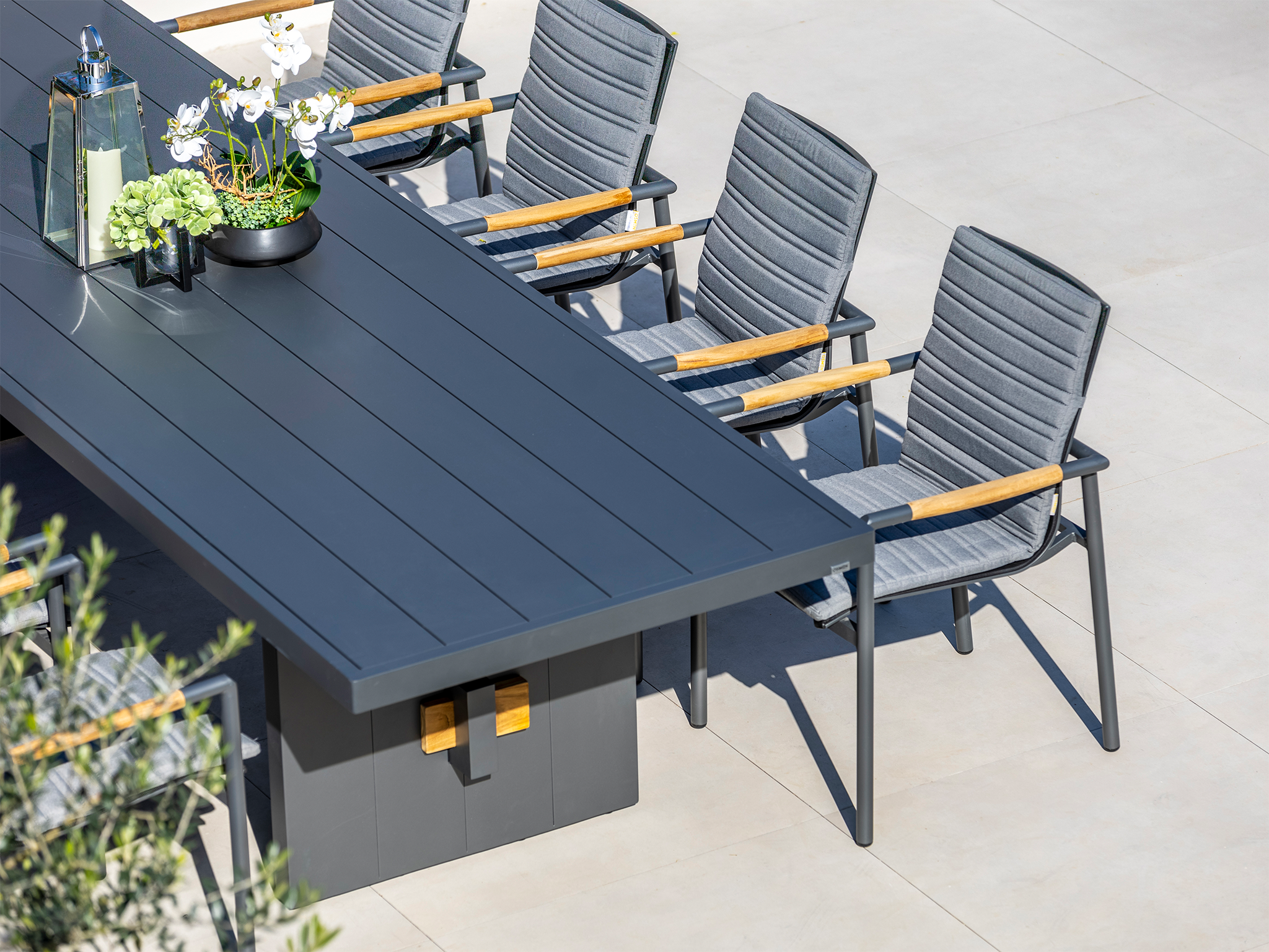 Triumphal Dining Table