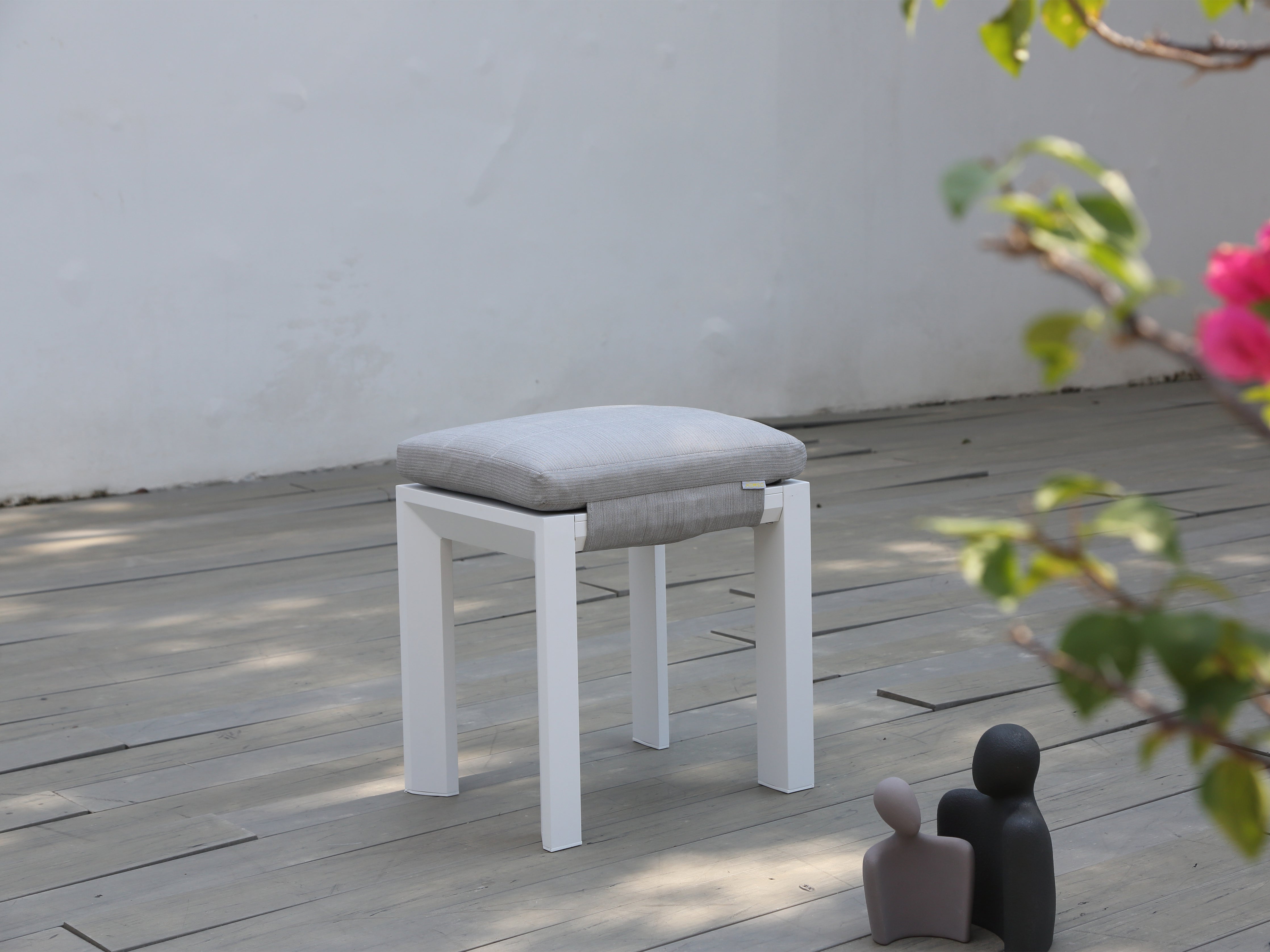 Berlin Outdoor Bench | White Aluminium | 46x46m