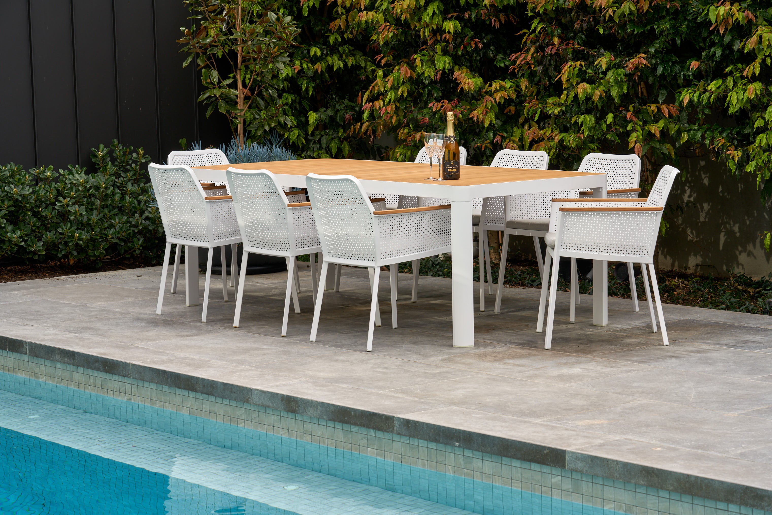 Cocoroc 9 PC Dining Kit/Set | White & Black