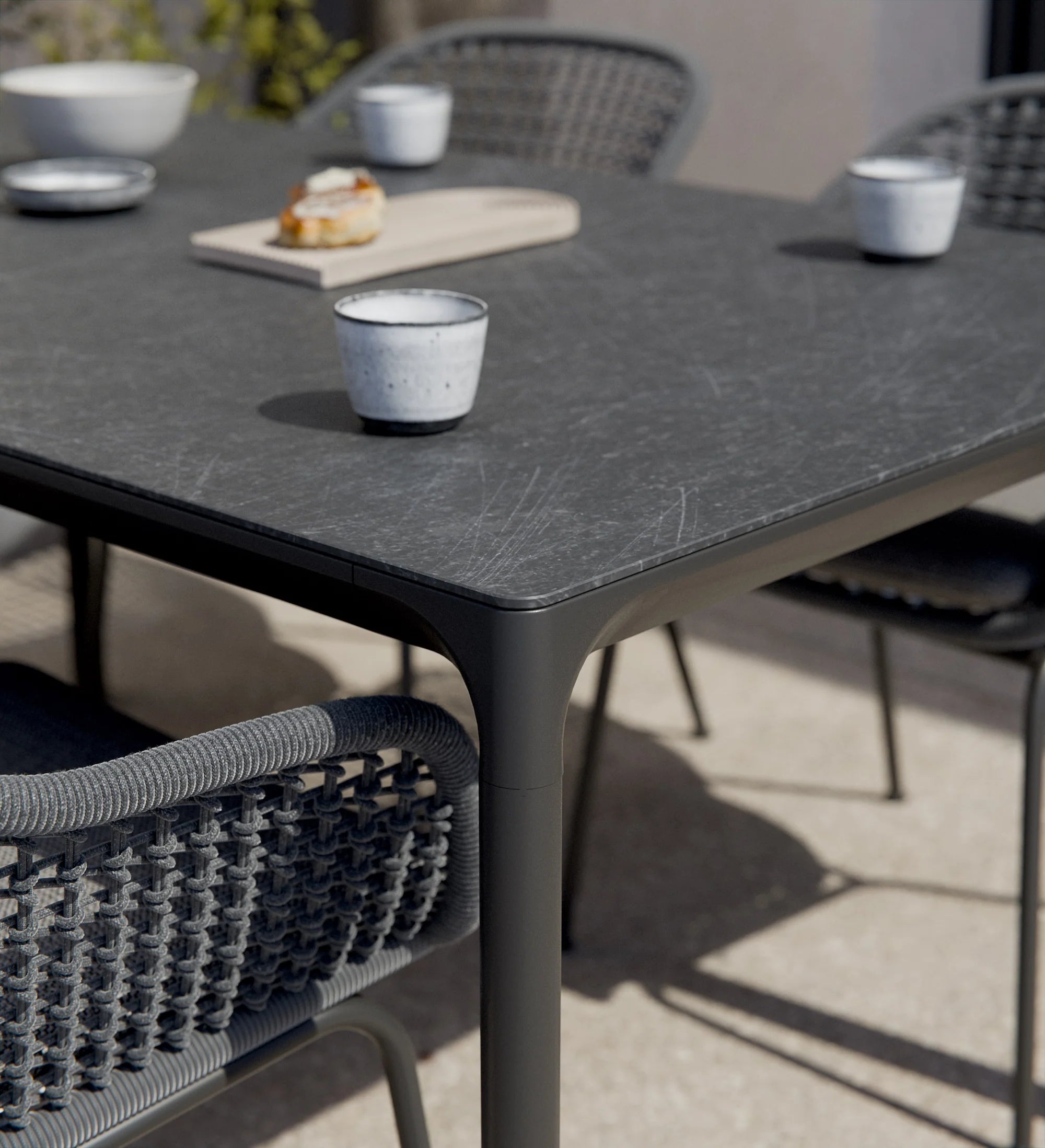 Romania Extended Dining Table (207-272cm) - Dark Anthracite
