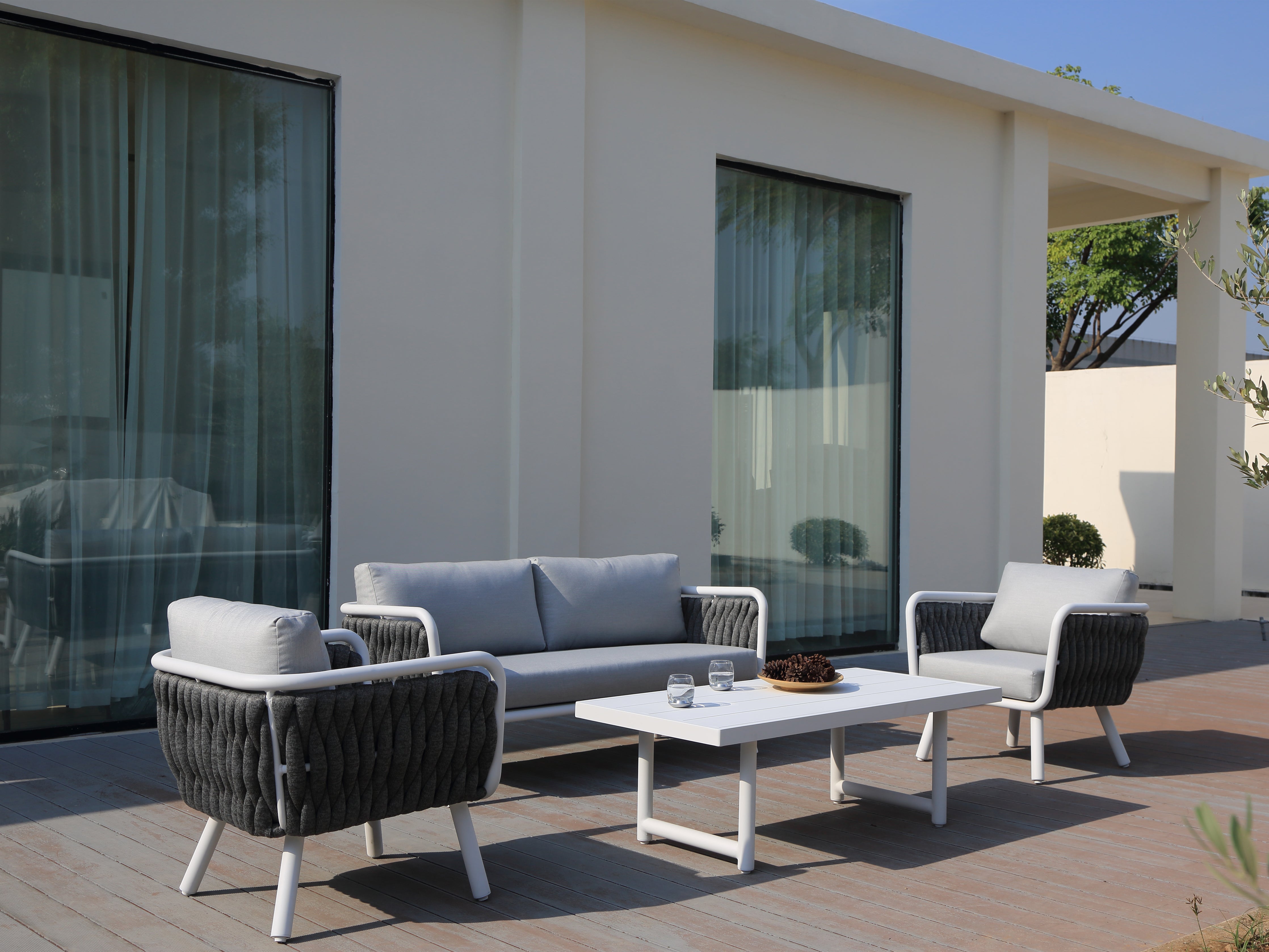 Volta V3 4 Pc Outdoor Lounge Setting White | Charcoal