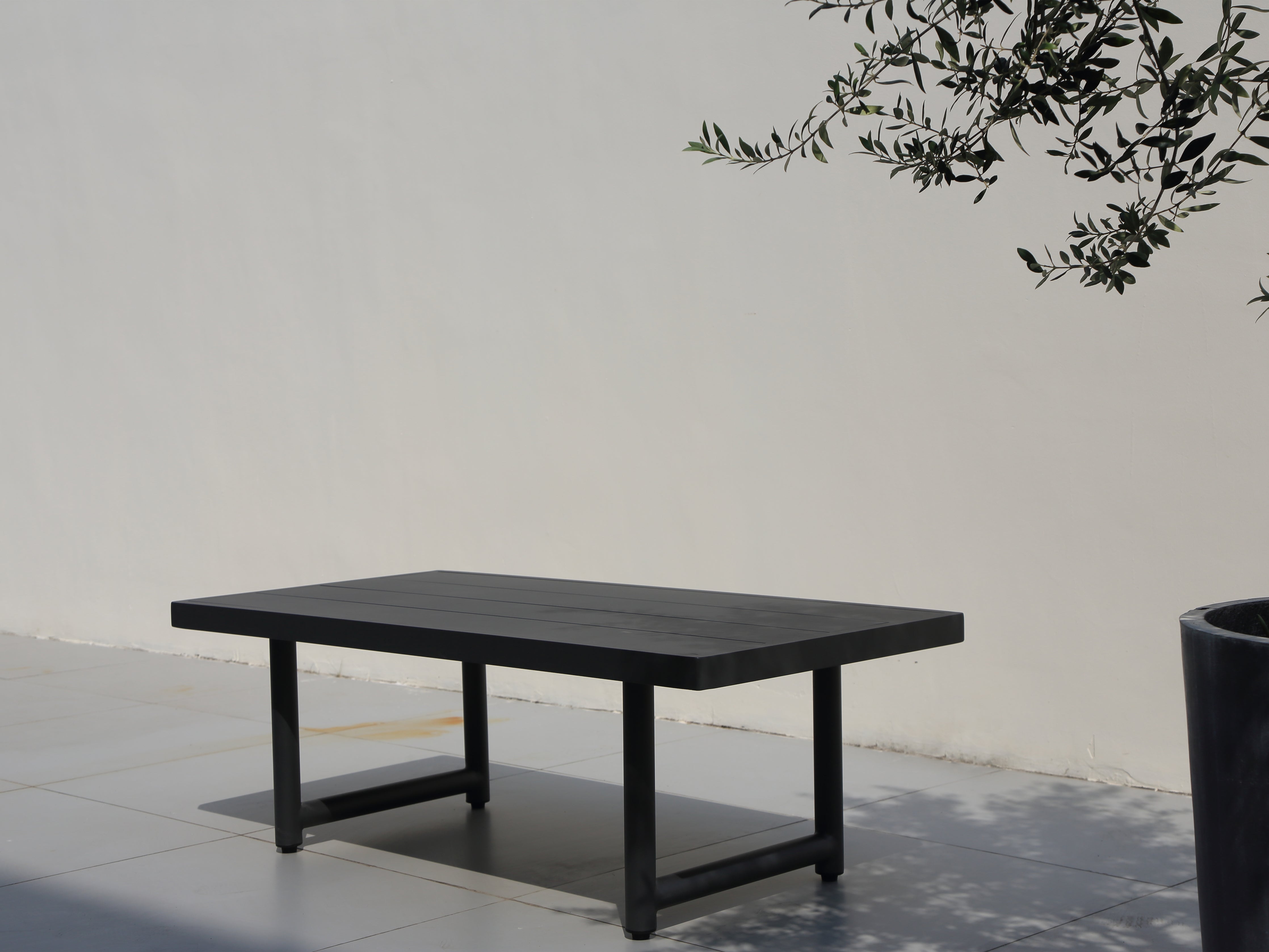 Volta V3 4 Pc Outdoor Lounge Setting White | Charcoal