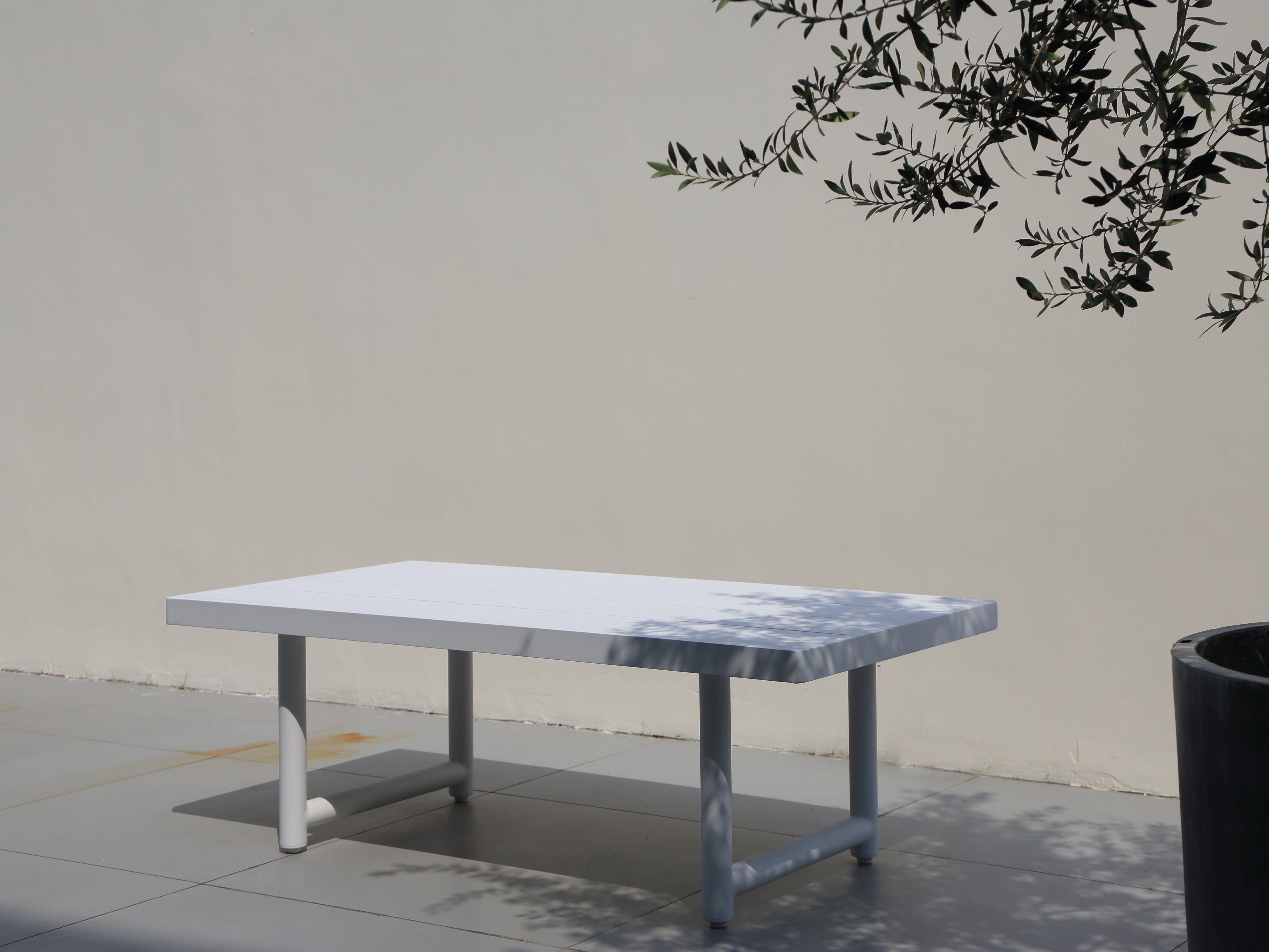Volta V3 4 Pc Outdoor Lounge Setting White | Charcoal