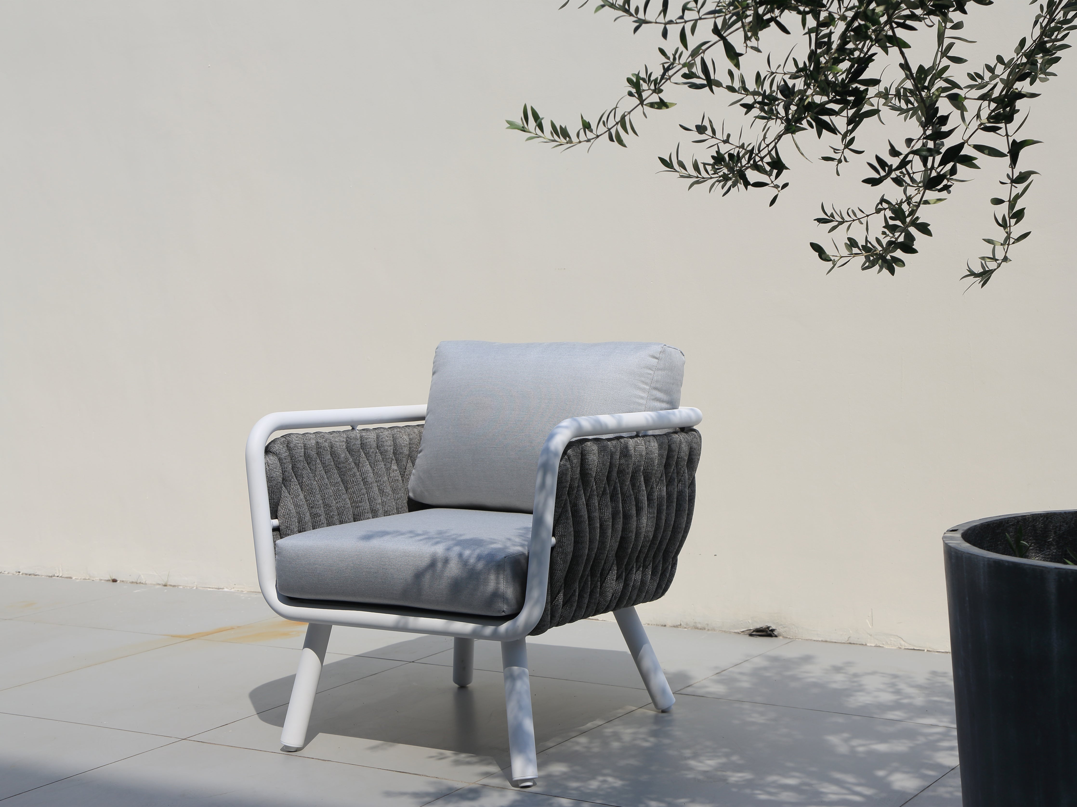 Volta V3 4 Pc Outdoor Lounge Setting White | Charcoal