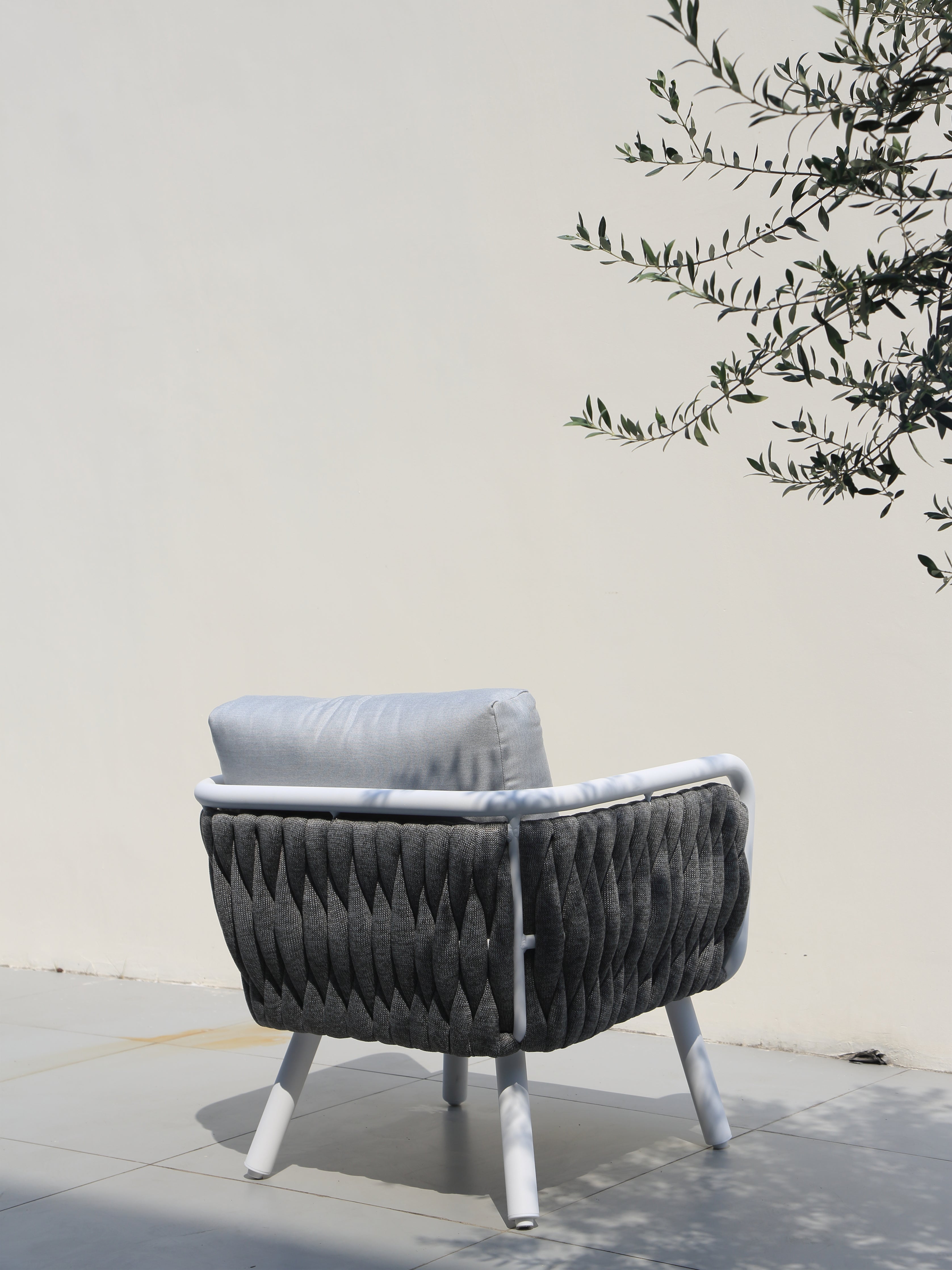 Volta V3 4 Pc Outdoor Lounge Setting White | Charcoal