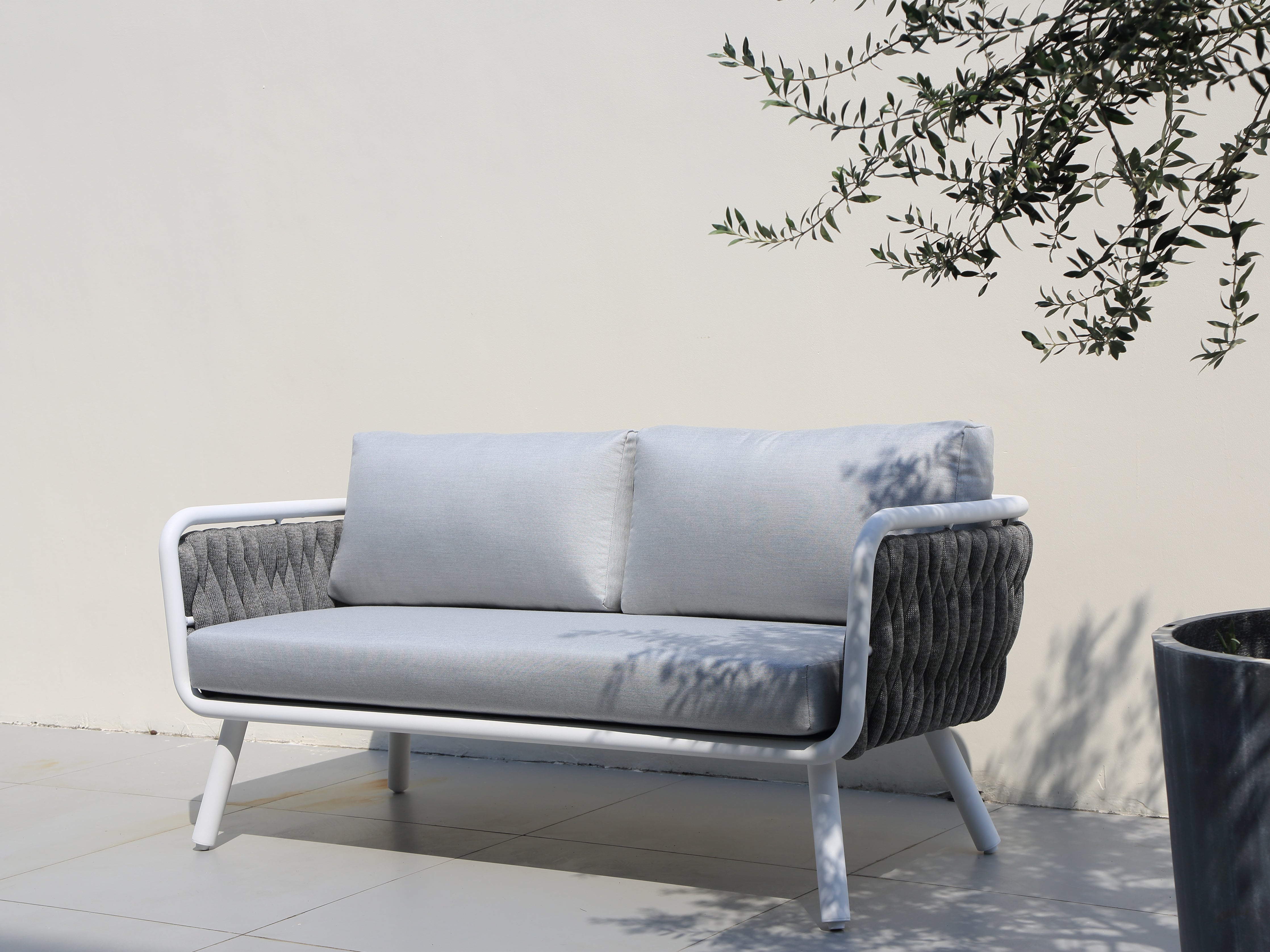 Volta V3 4 Pc Outdoor Lounge Setting White | Charcoal