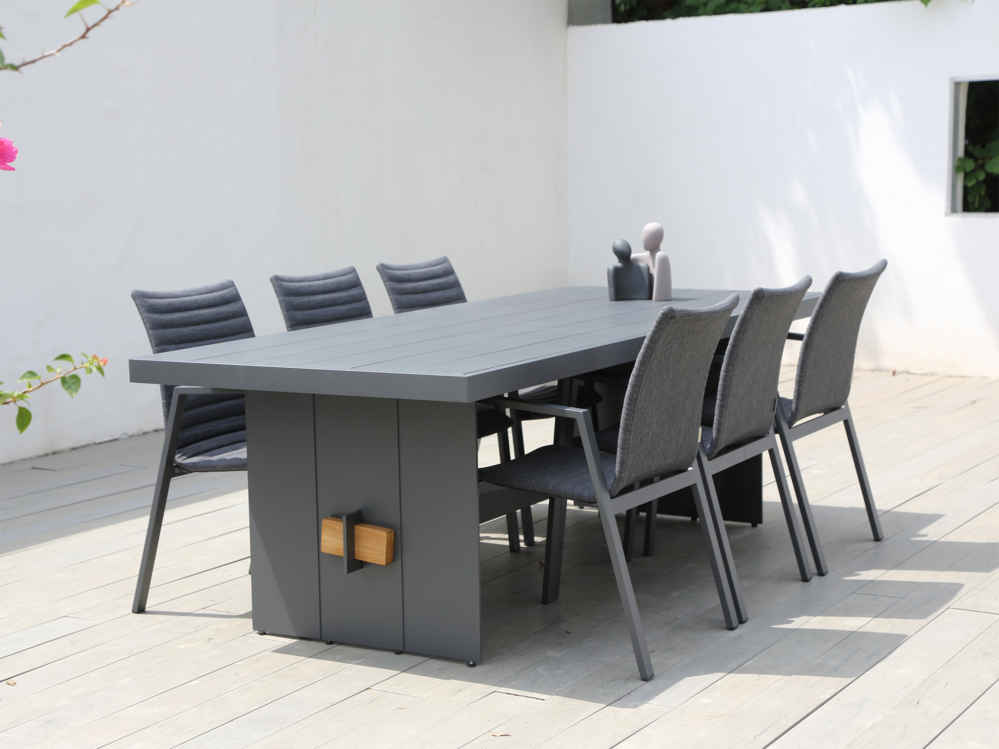 London Dining Table