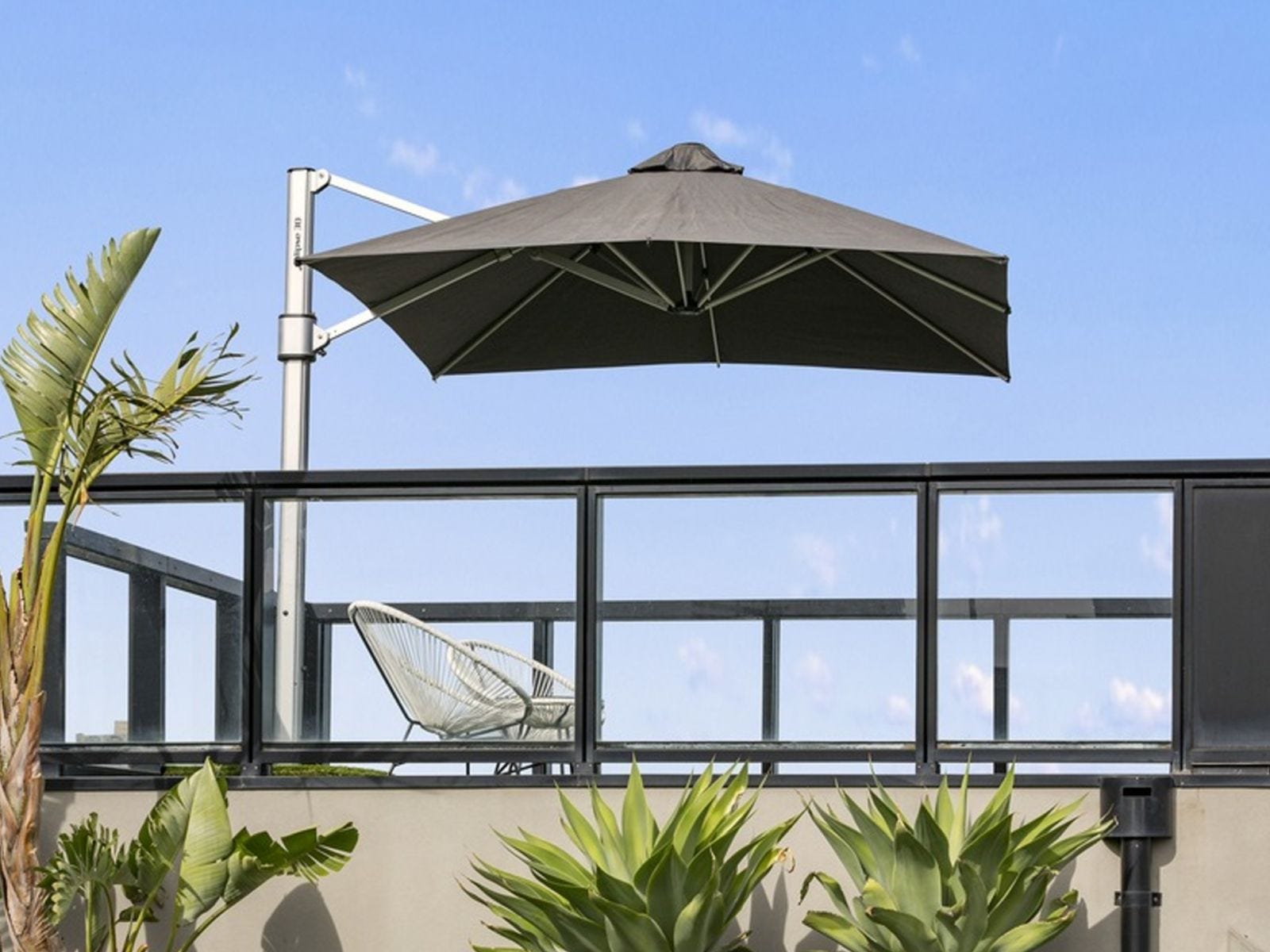 Eclipse Premium Cantilever Umbrella (3m square & 3.5m square & 4m octagonal & 4x3m Rectangle)