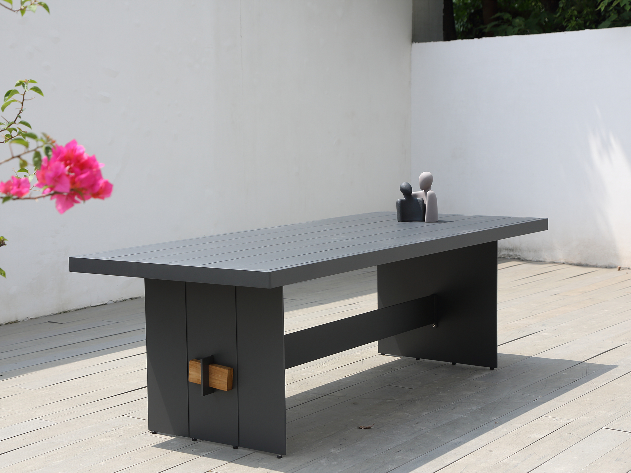 London Dining Table