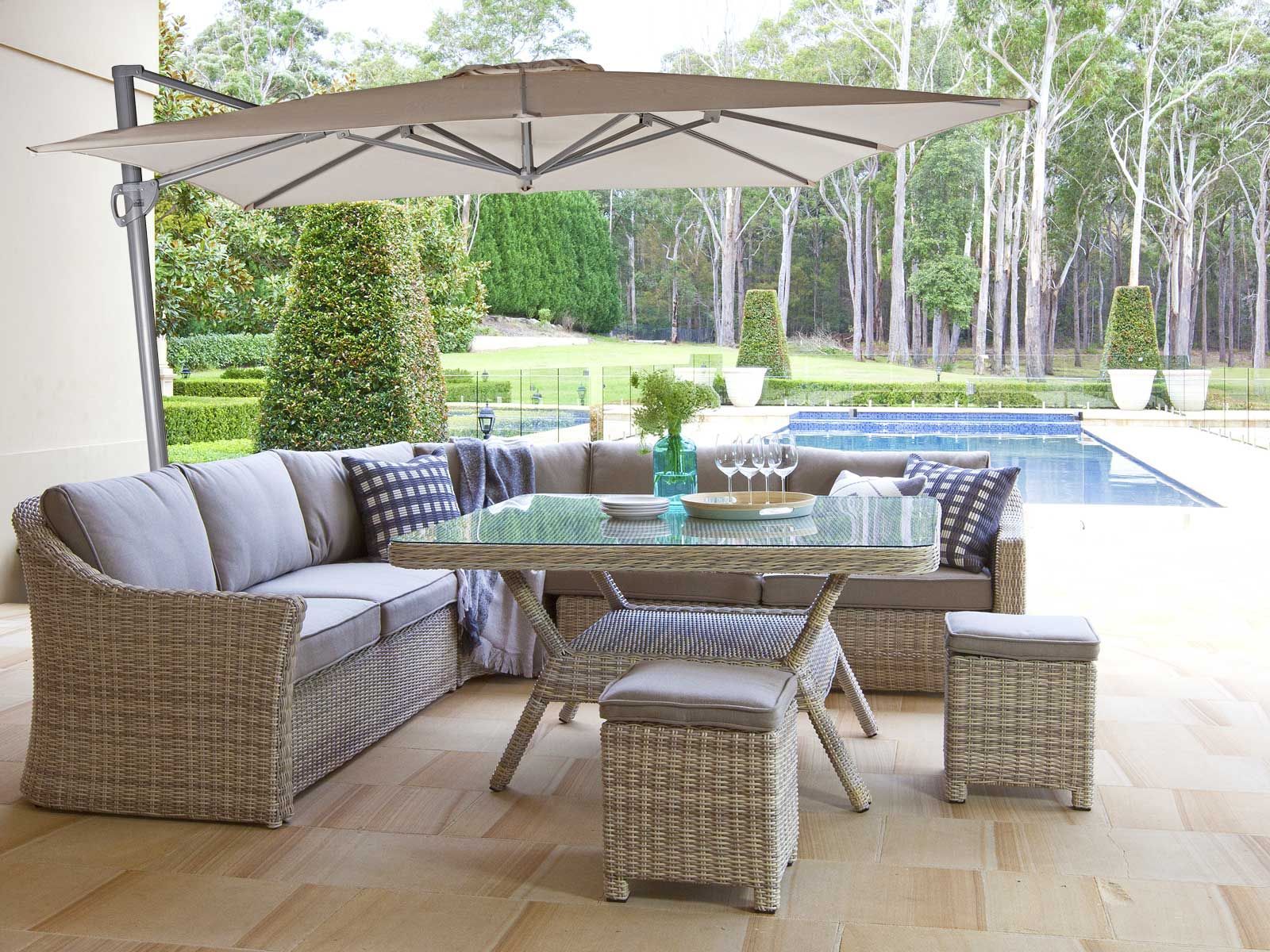 Lynden Cantilever Umbrella
