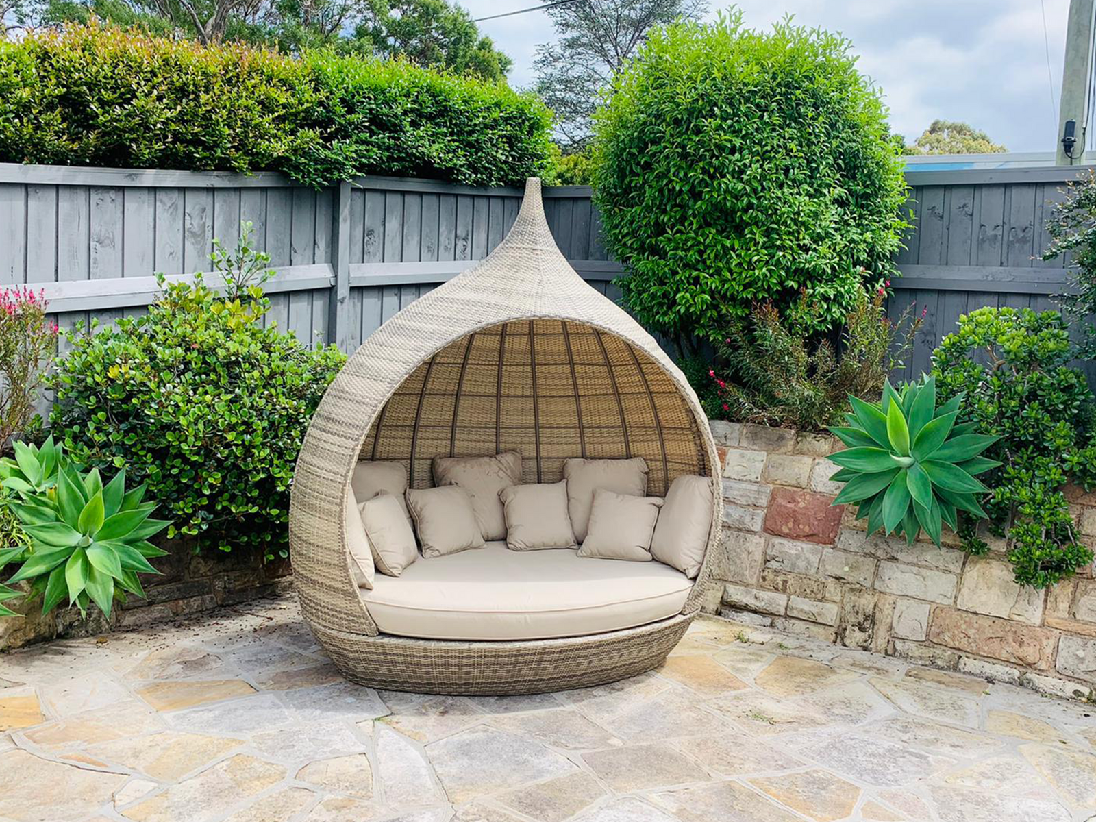 Pagod Relaxing Daybed OSMEN OUTDOOR FURNITURE