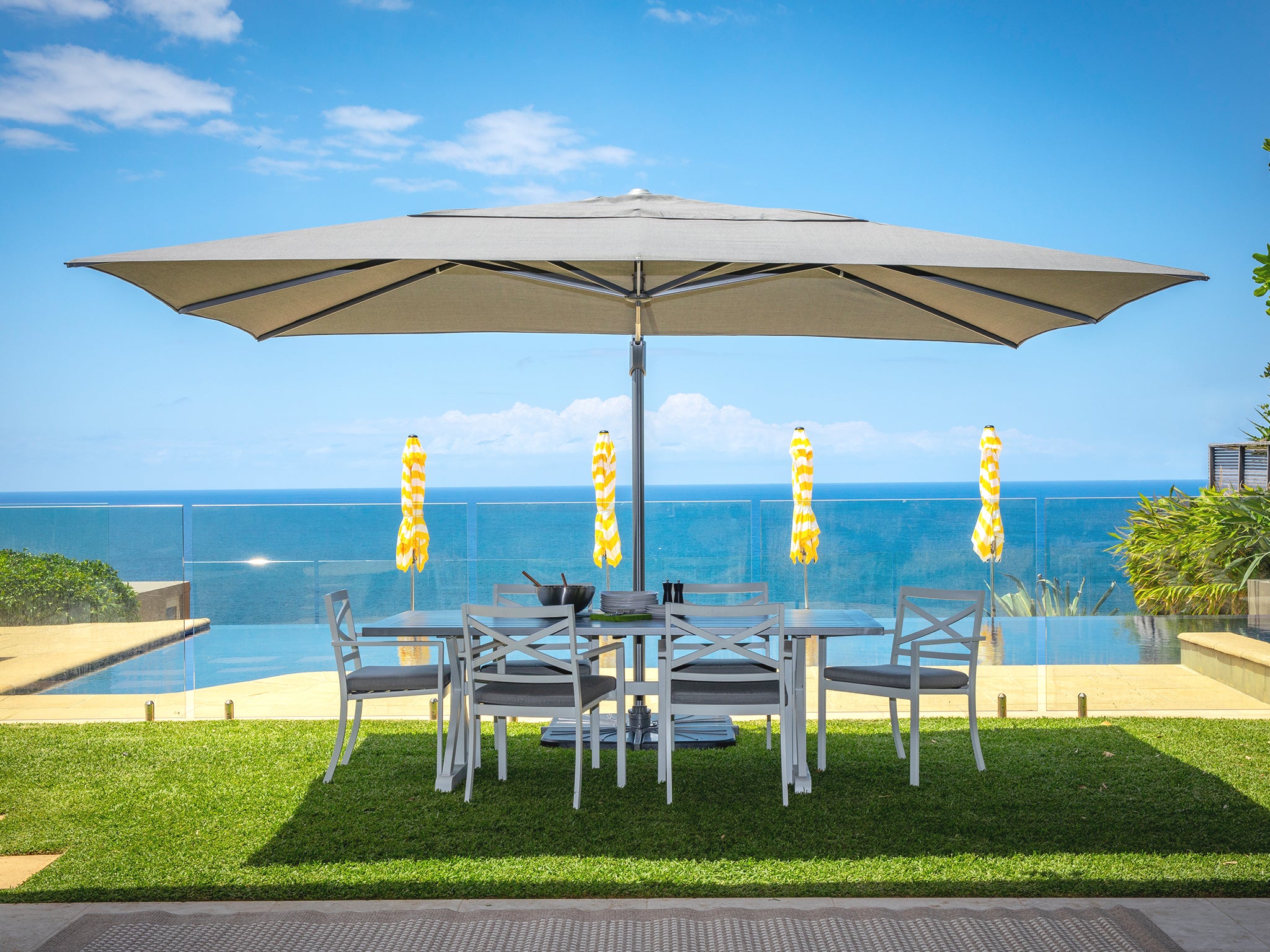 Savannah 300x400cm Rectangle Cantilever Umbrella